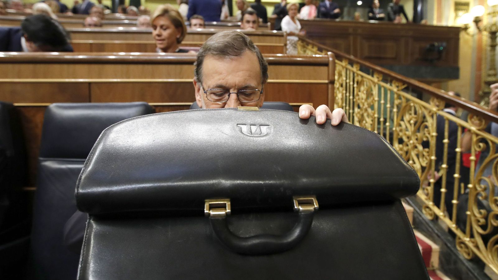 Foto: El presidente del Gobierno en funciones, Mariano Rajoy, en su escaño durante la tercera sesión del debate de su investidura. (EFE) 