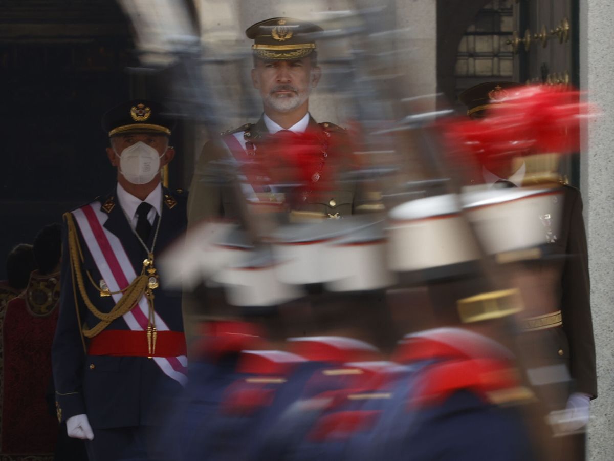 Foto: Esta marcha estará presidida por el rey Felipe VI, como mando supremo de las Fuerzas Armadas. (EFE/Juan Carlos Hidalgo)
