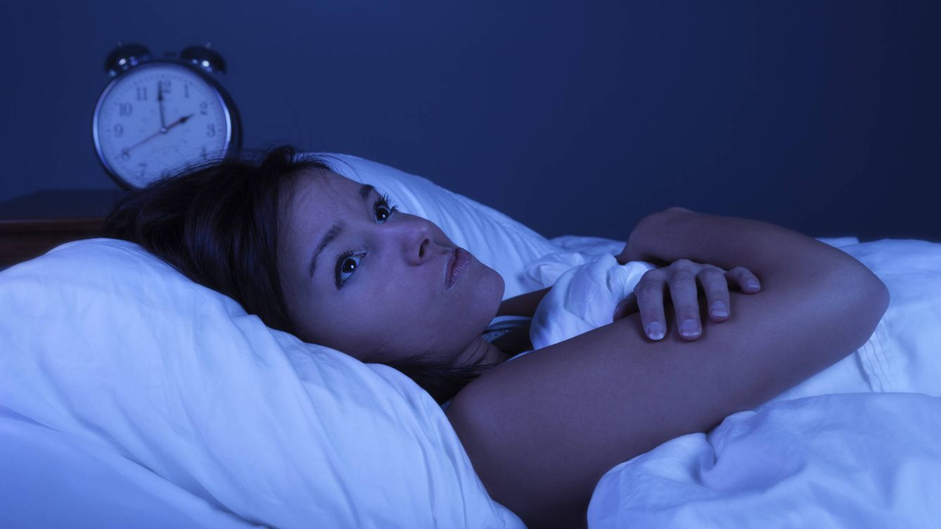 Foto: Una mujer con insomnio en una imagen de archivo. (iStock) 