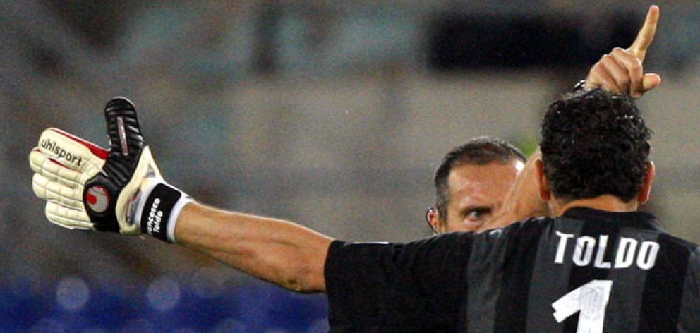 Foto: Toldo, a sus 37 años, renueva hasta 2011 por el Inter