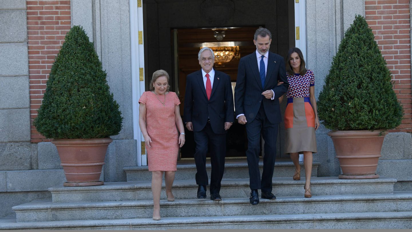 El presidente de Chile, con su esposa y los Reyes en una visita anterior. (Limited Pictures)