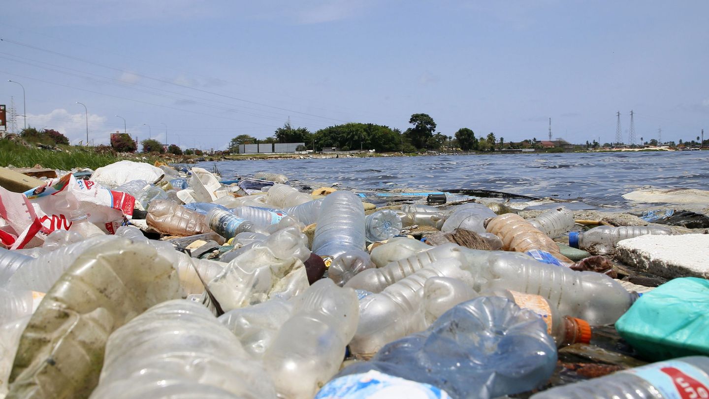 La contaminación por plástico es una grave amenaza al desarrollo (EFE/L.Koula)