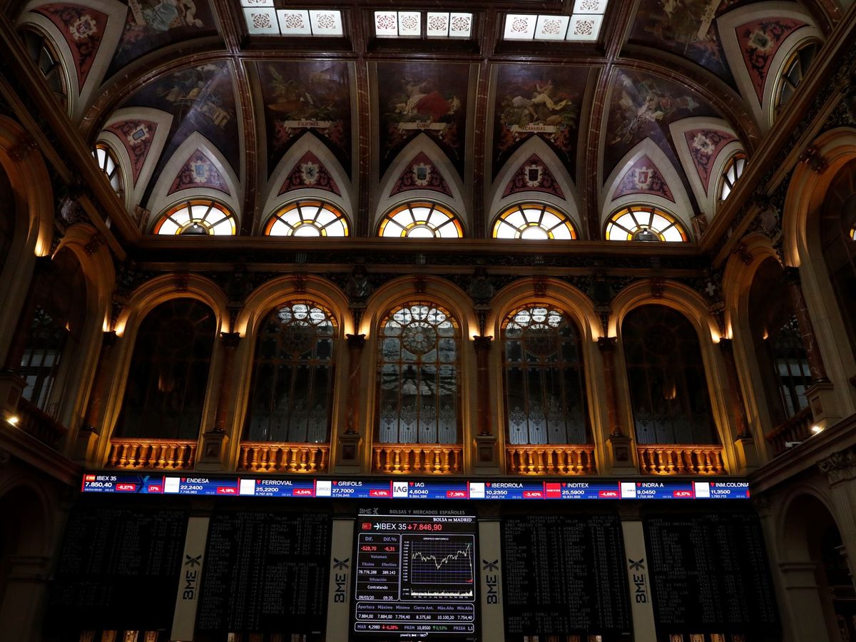 Foto: Interior de la Bolsa de Madrid. (EFE)