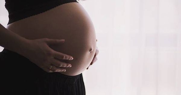 Foto: El consumo de cannabis durante el embarazo puede aumentar el riesgo de psicosis del hijo (Pixabay)
