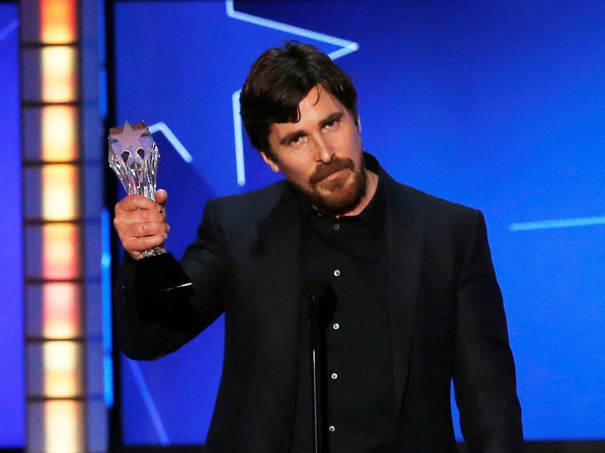 Foto: Christian Bale recibiendo un premio por The Big Short. (Reuters/Mario Anzuoni)