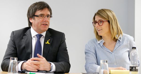 Foto: El expresidente de la Generalitat Carles Puigdemont y la portavoz de JxCAT, Elsa Artadi, en Berlín. (Reuters)