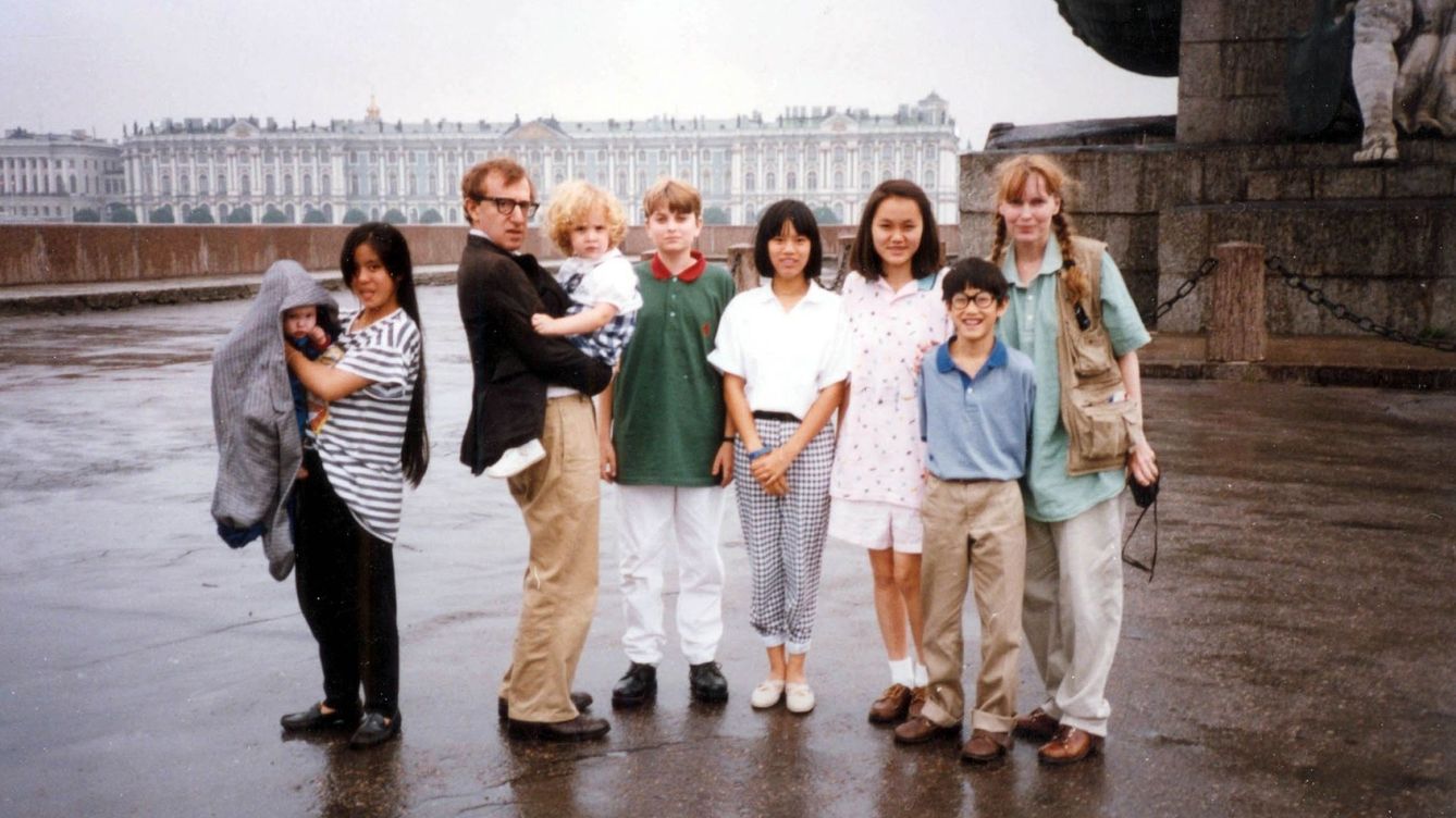 Woody Allen contra Mia Farrow: el infantil, simple y maniqueo documental de HBO