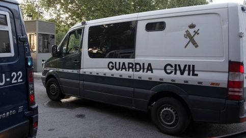 Dos guardias civiles detenidos y 2.500 kilos de hachís intervenidos en una operación antidroga