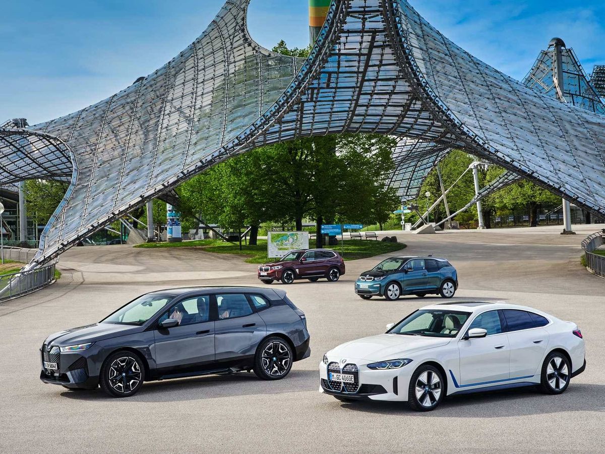Foto: Llega la gran ofensiva eléctrica de BMW con los nuevos i4 e iX, tras el lanzamiento previo del iX3 hace unos meses.