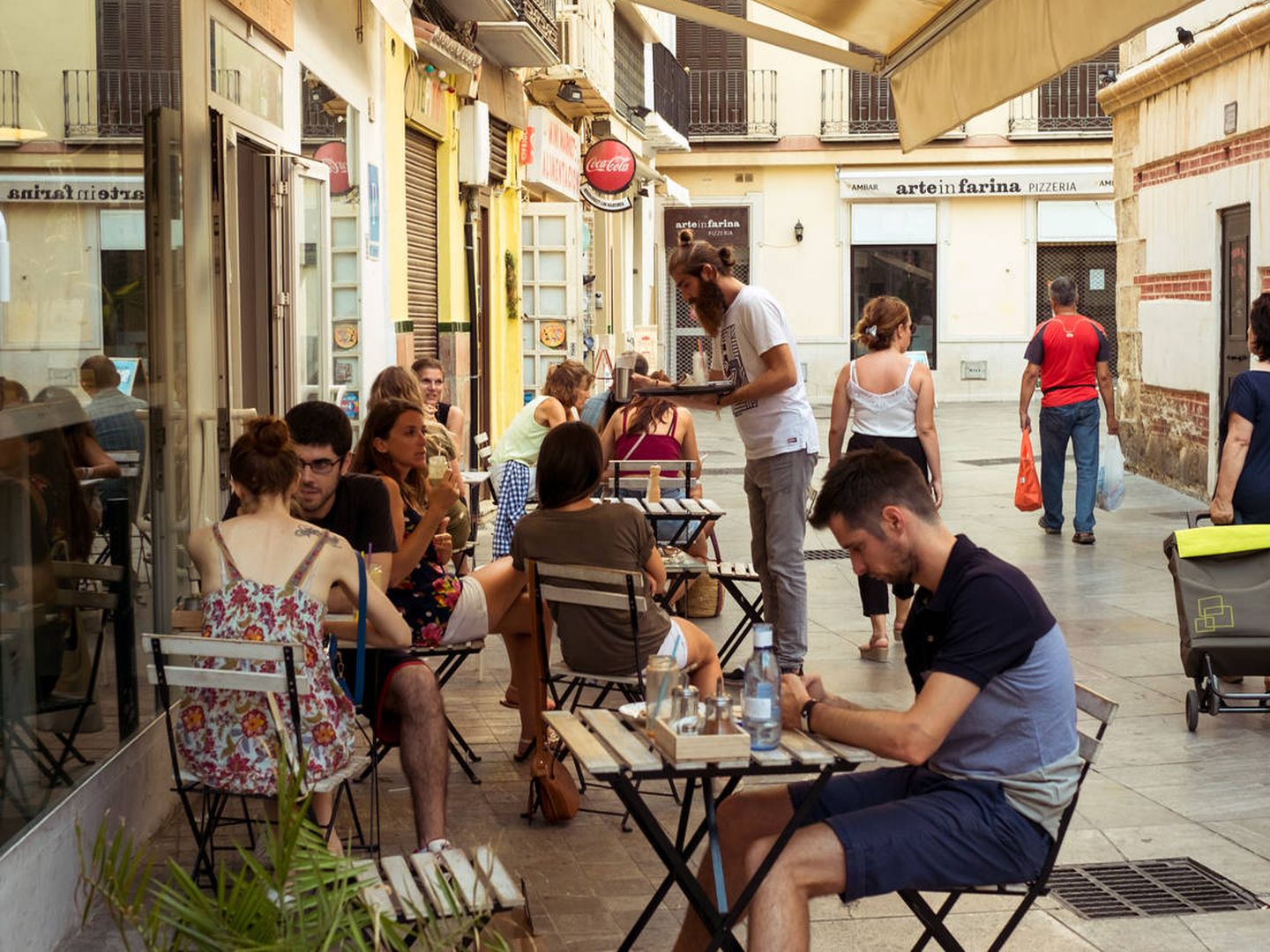 Terraza de un bar en Málaga (iStock)
