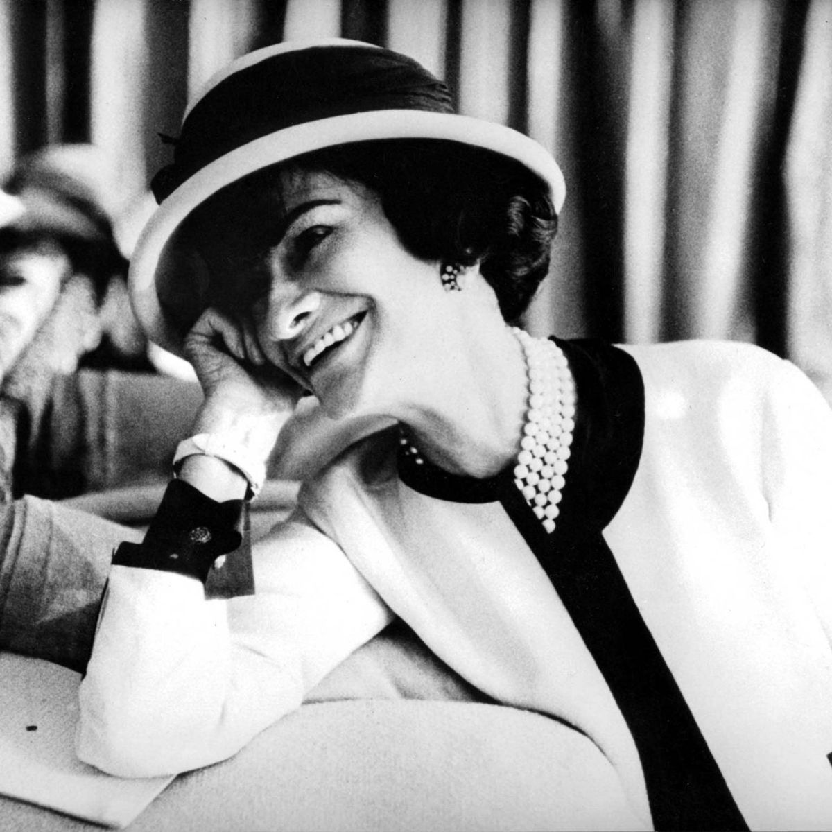 Cita Bungalow Dempsey Los orígenes de Chanel: la historia detrás de su 'total-look'
