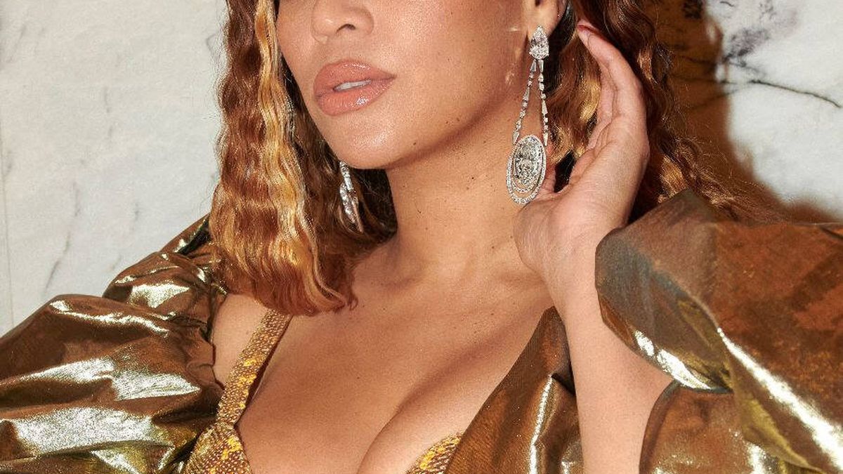 Beyoncé y su despliegue de alta costura en su polémica vuelta a los escenarios en Dubái