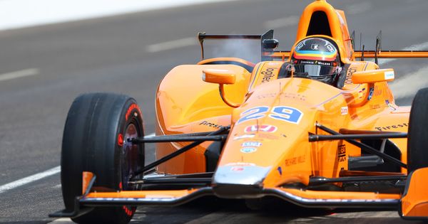 Foto: Fernando Alonso sobre su McLaren Andretti en Indianápolis. (EFE)