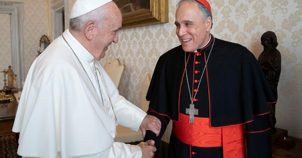 Foto: El Papa Francisco y el cardenal Daniel DiNardo, en el Vaticano. (Reuters)
