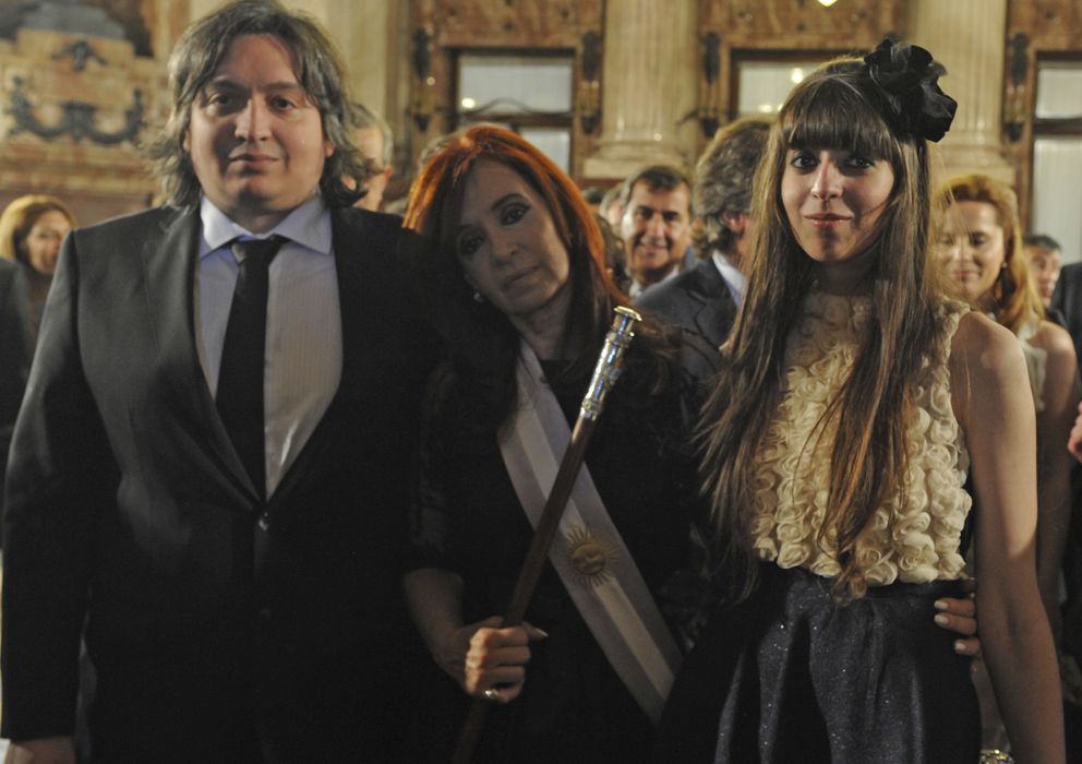 Foto: Máximo Kirchner junto a su madre, presidenta de Argetina, y su hermana Florencia después de que Cristina jurase su segundo mandato (Reuters).