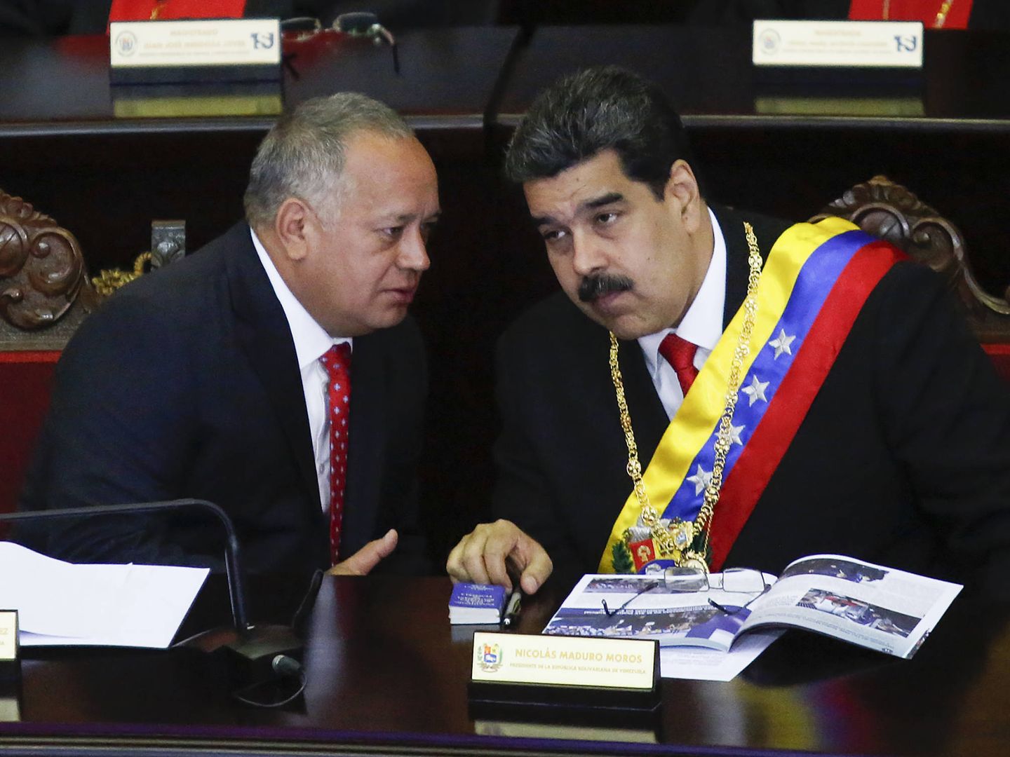 Diosdado Cabello junto a Nicolás Maduro. (Getty)