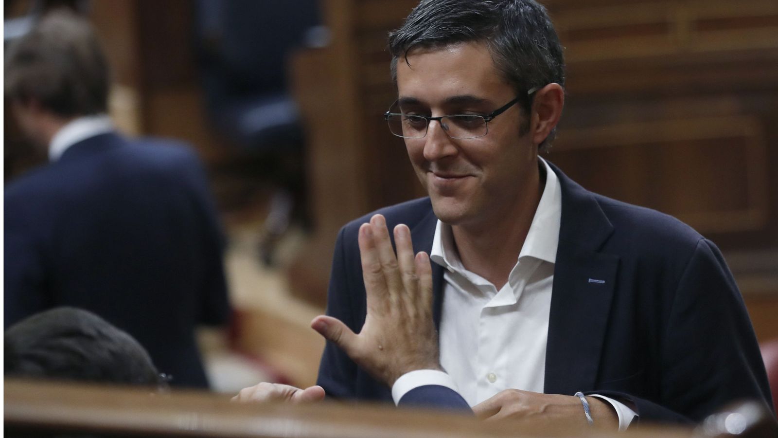 Foto: El diputado socialista Edu Madina, el pasado 29 de octubre durante el pleno de investidura de Mariano Rajoy. (EFE)