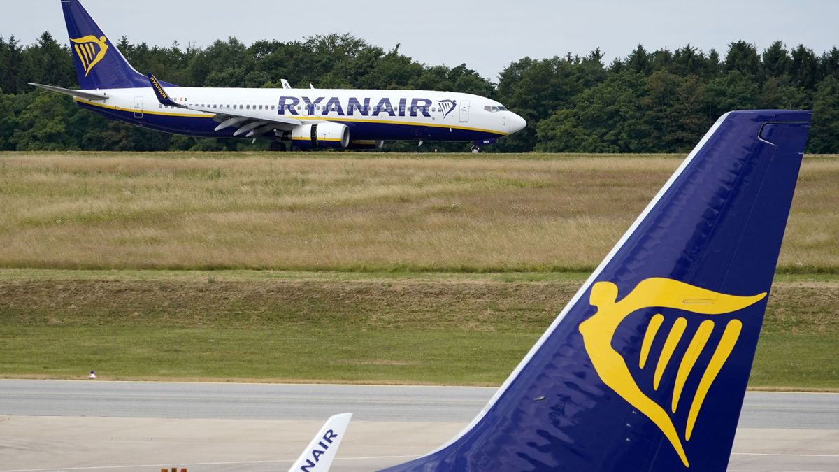 Más de 400 empleados y 150 rutas, en riesgo por los recortes de Ryanair en España