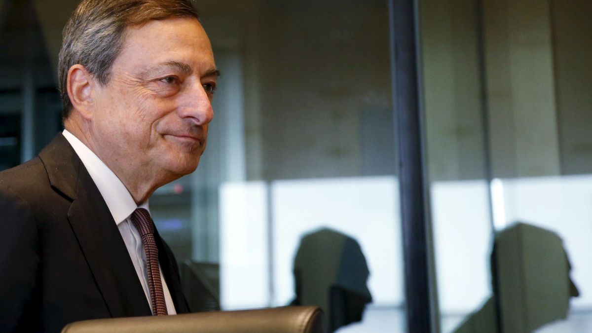 Draghi mantiene conectada a Grecia con el euro, pero le aprieta la financiación 