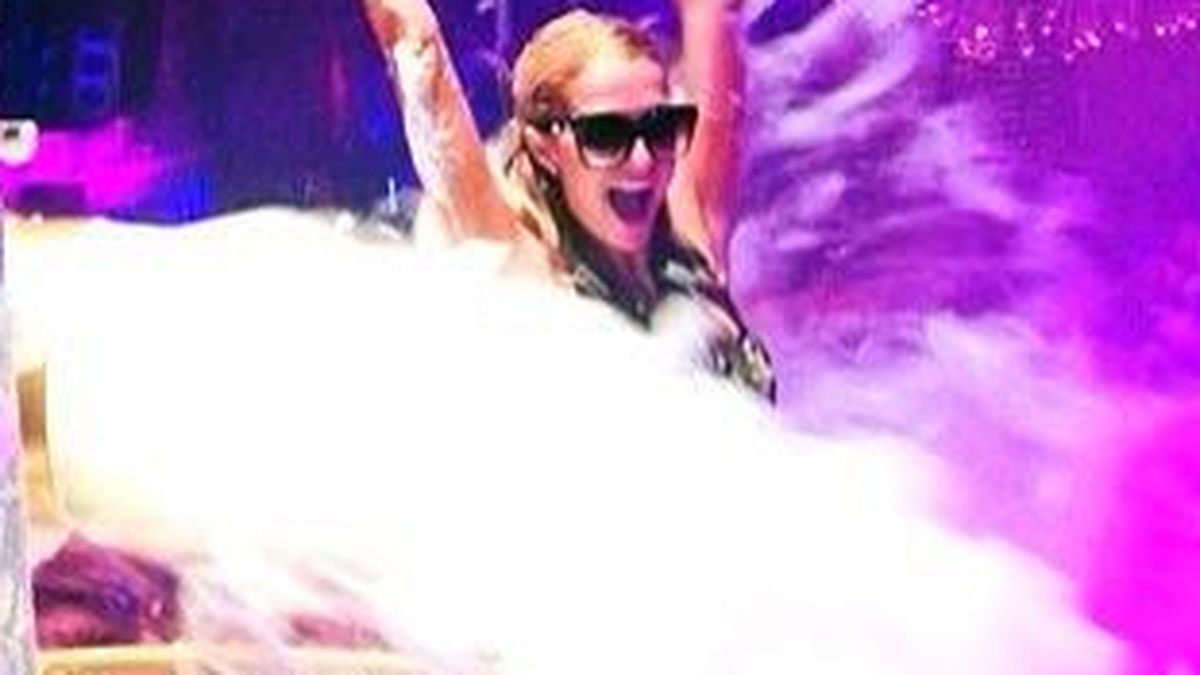 Paris Hilton inaugura en Ibiza su fiesta de 'Espuma y Diamantes'