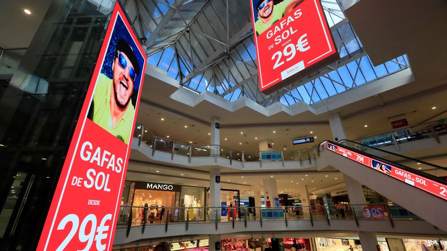 Interior del centro comercial La Vaguada. (EFE/Fernando Alvarado)