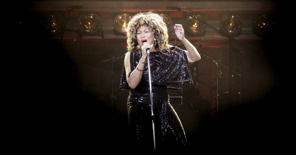 Foto: Tina Turner durante una actuación en el O2 World en Berlín en 2009 (EFE)