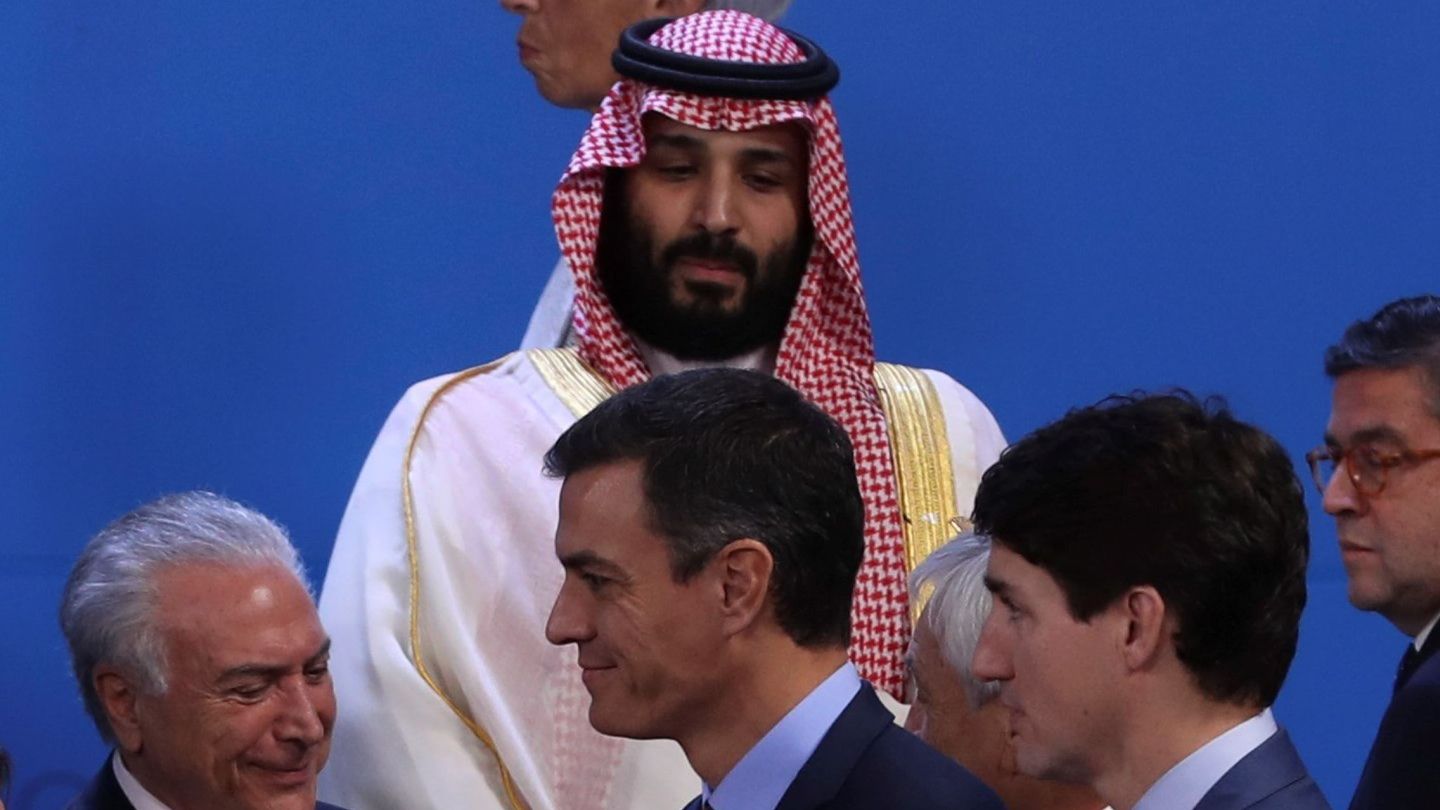 Pedro Sánchez (c) y el primer ministro de Canadá, Justin Trudeau (d), frente al príncipe heredero saudí, Mohammed bin Salman (centro-detrás), y el presidente de Brasil, Michel Temer (i). (EFE)