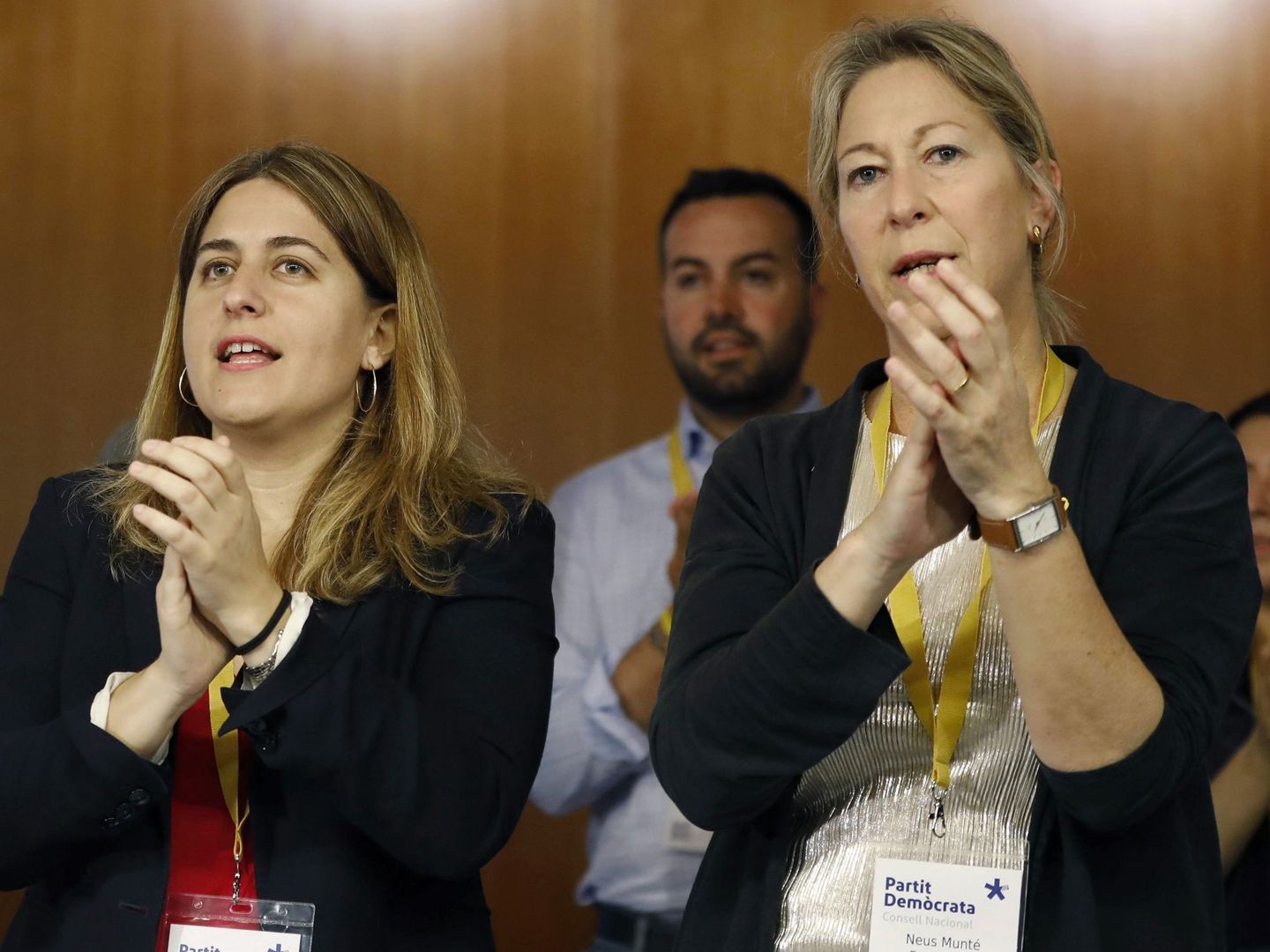 La coordinadora general del PDeCAT, Marta Pascal (i), y la presidenta del partido, Neus Munté (d). (EFE)