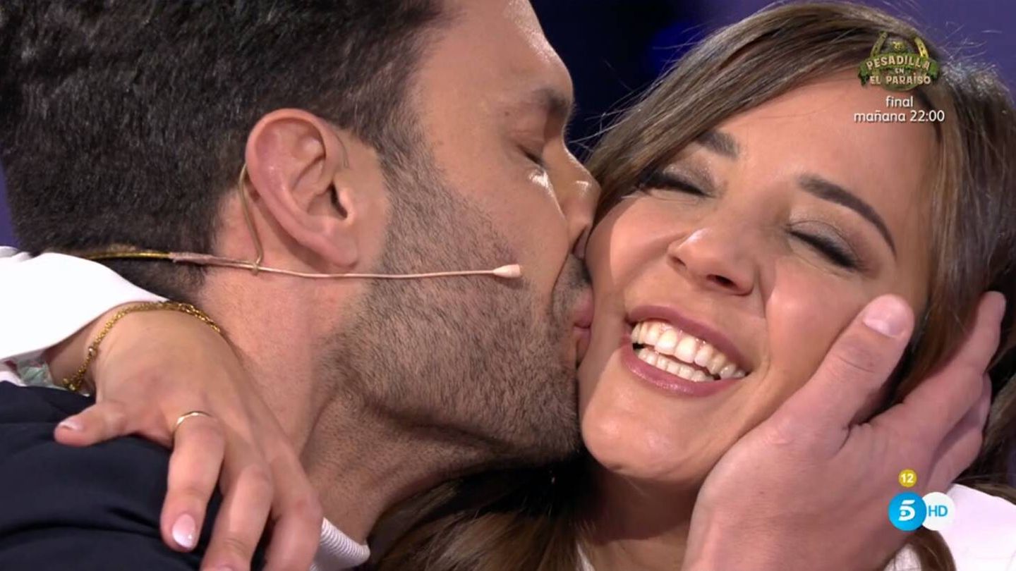 Alicia Peña y Jorge Pérez besándose en 'Déjate querer'. (Mediaset)