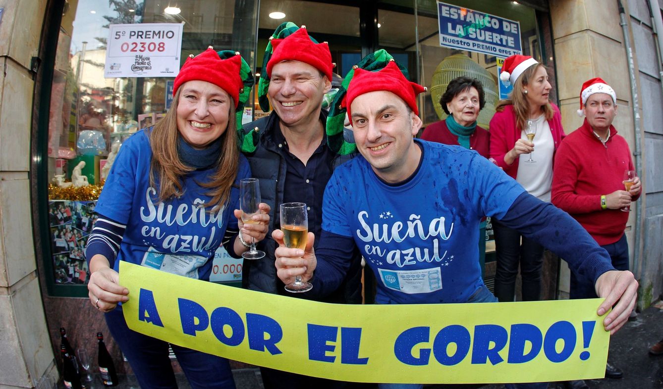 Once de los décimos premiados con el 'Gordo' del Sorteo de Navidad de 2018 cayeron en Oviedo, Gijón, Mieres y Villamayor. (EFE)