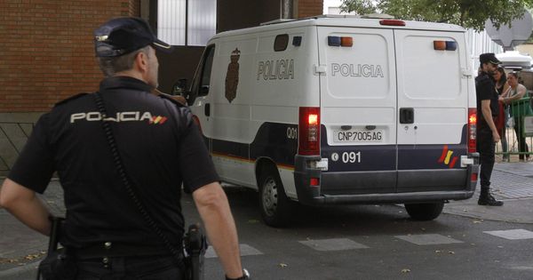 Foto: La Policía Nacional en los juzgados de Córdoba. (EFE)