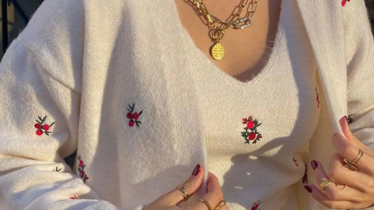 Blanca, bordada con flores y de punto: así es la chaqueta de Primark que arrasa en Instagram