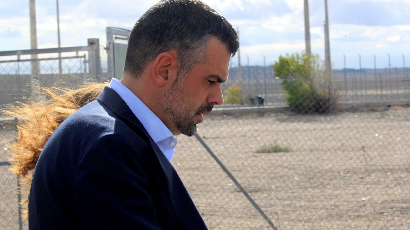 El 'exconseller' Santi Vila al salir de la cárcel de Estremera. (EFE)