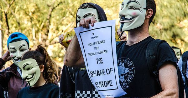 Foto: Marcha de miembros del colectivo Anonymous el pasado noviembre en Barcelona