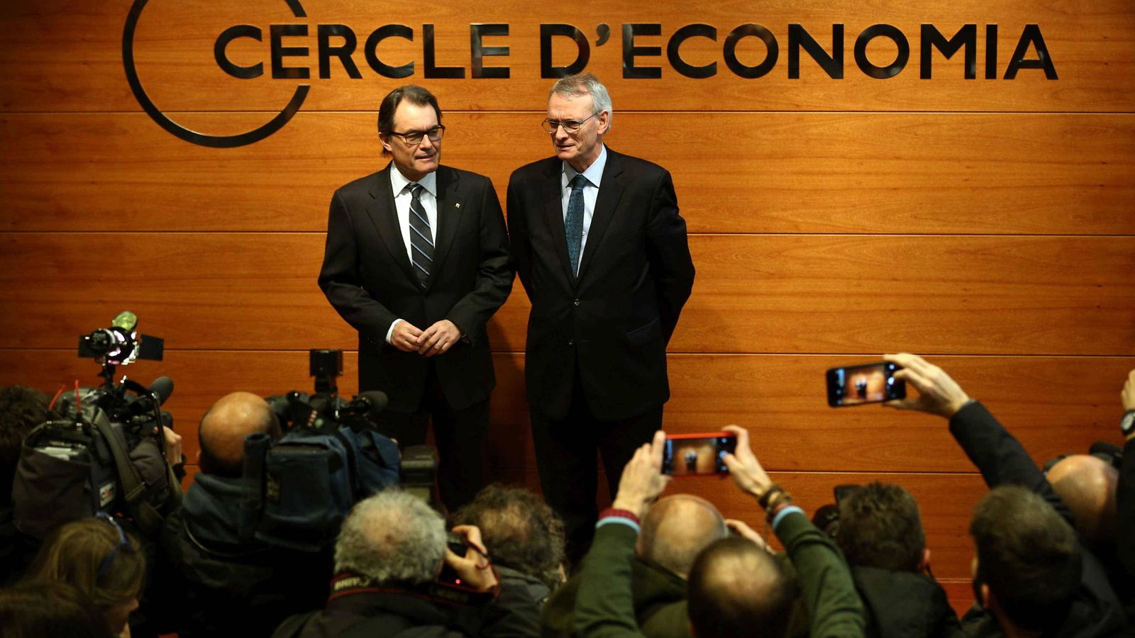 Foto: El expresidente de la Generalitat, Artur Mas, junto a Antón Costas, presidente del Círculo de Economía. (EFE)