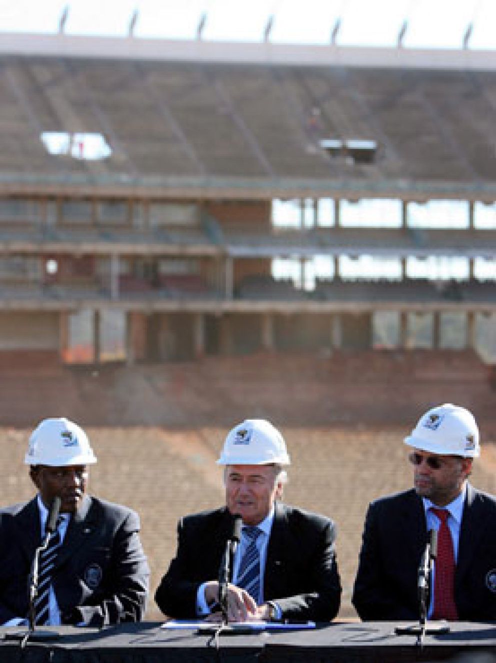 Foto: Joseph Blatter llega a Sudáfrica para supervisar los preparativos del Mundial de 2010