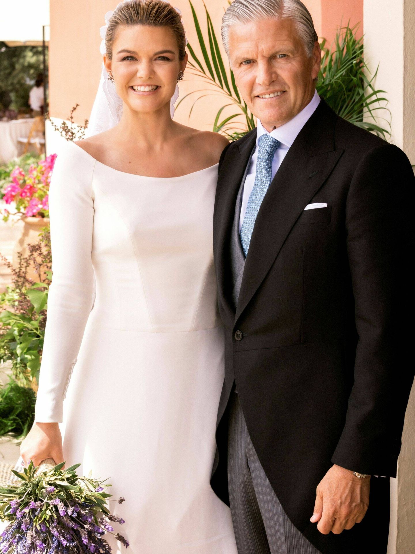 Espartaco, con su hija, el día de la boda de Alejandra. (EFE)
