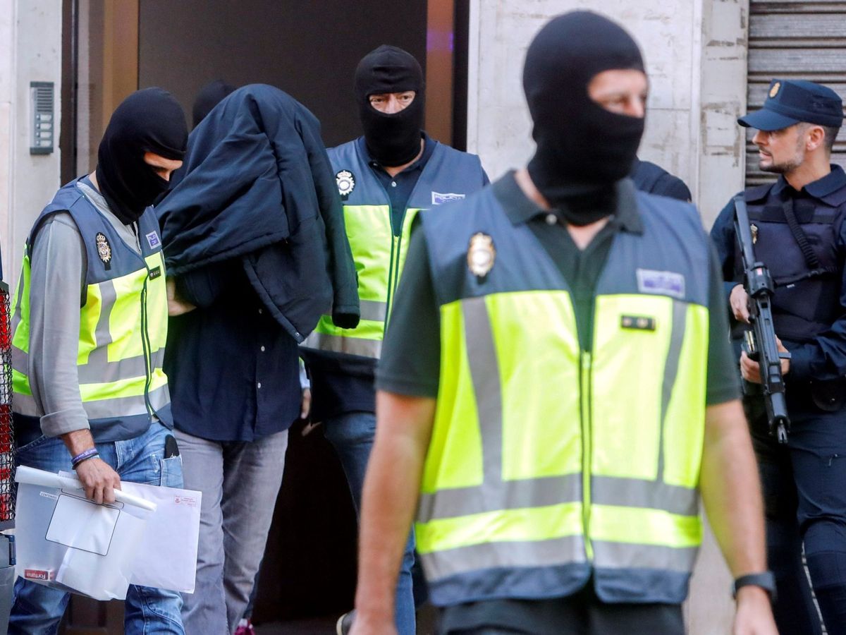 Foto: Imagen de archivo de la detención de un supuesto yihadista en Valencia en 2018. (EFE/Kai Försterling)