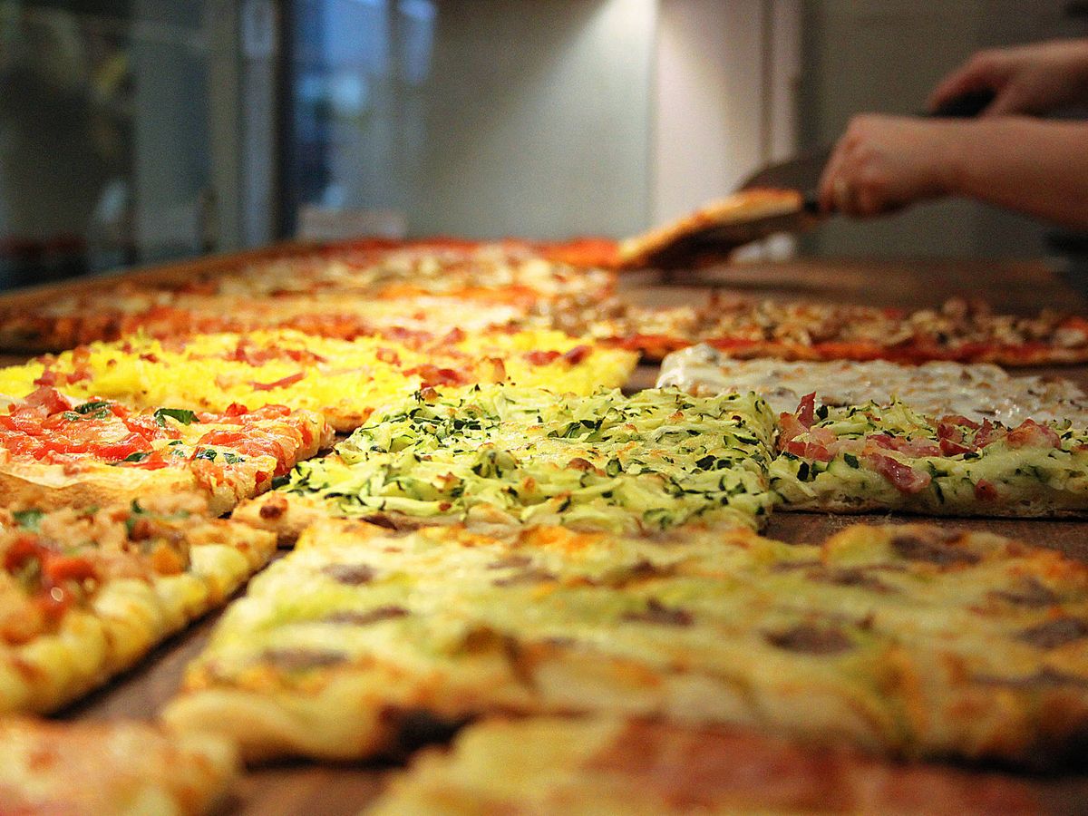Foto: Un 'tiktoker' afirma que gana 2.450€ al mes en una pizzería en Madrid y los internautas se le echan encima: "Eso es imposible". (iStock)