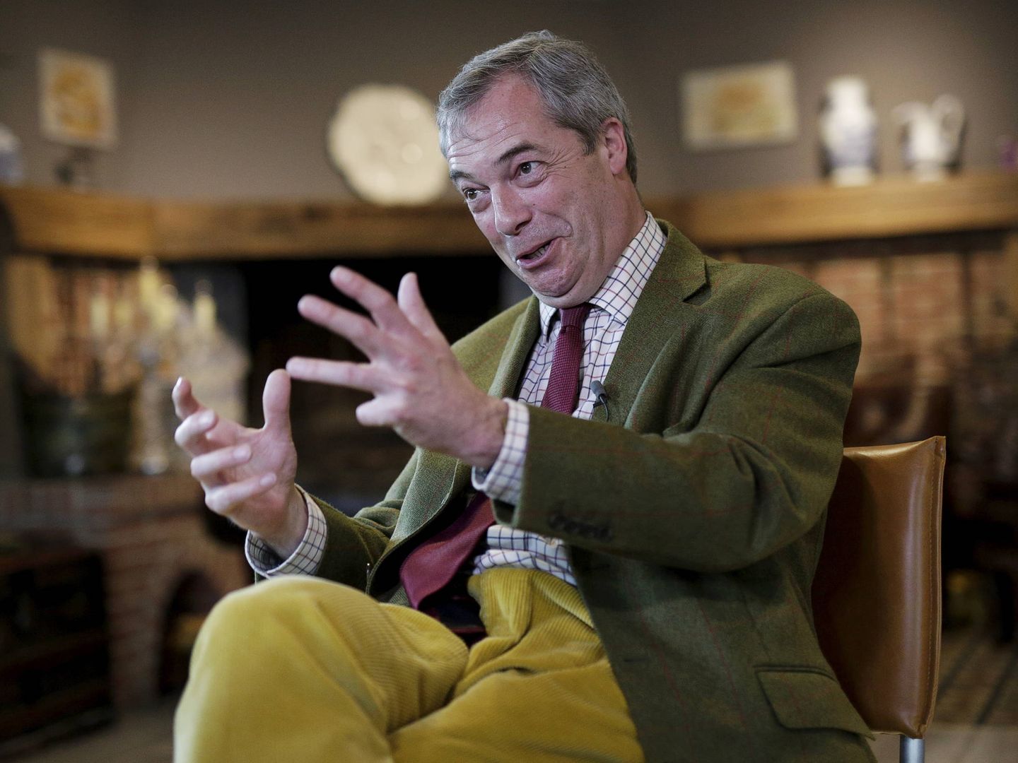 Los pantalones mostaza de Nigel Farage son otro de los iconos del Brexit (Reuters)