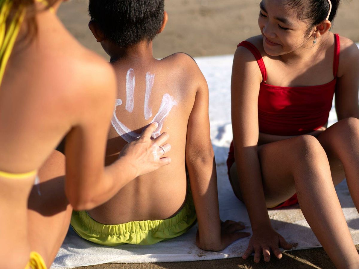 Foto: Las mejores cremas solares para niños (Freepik)