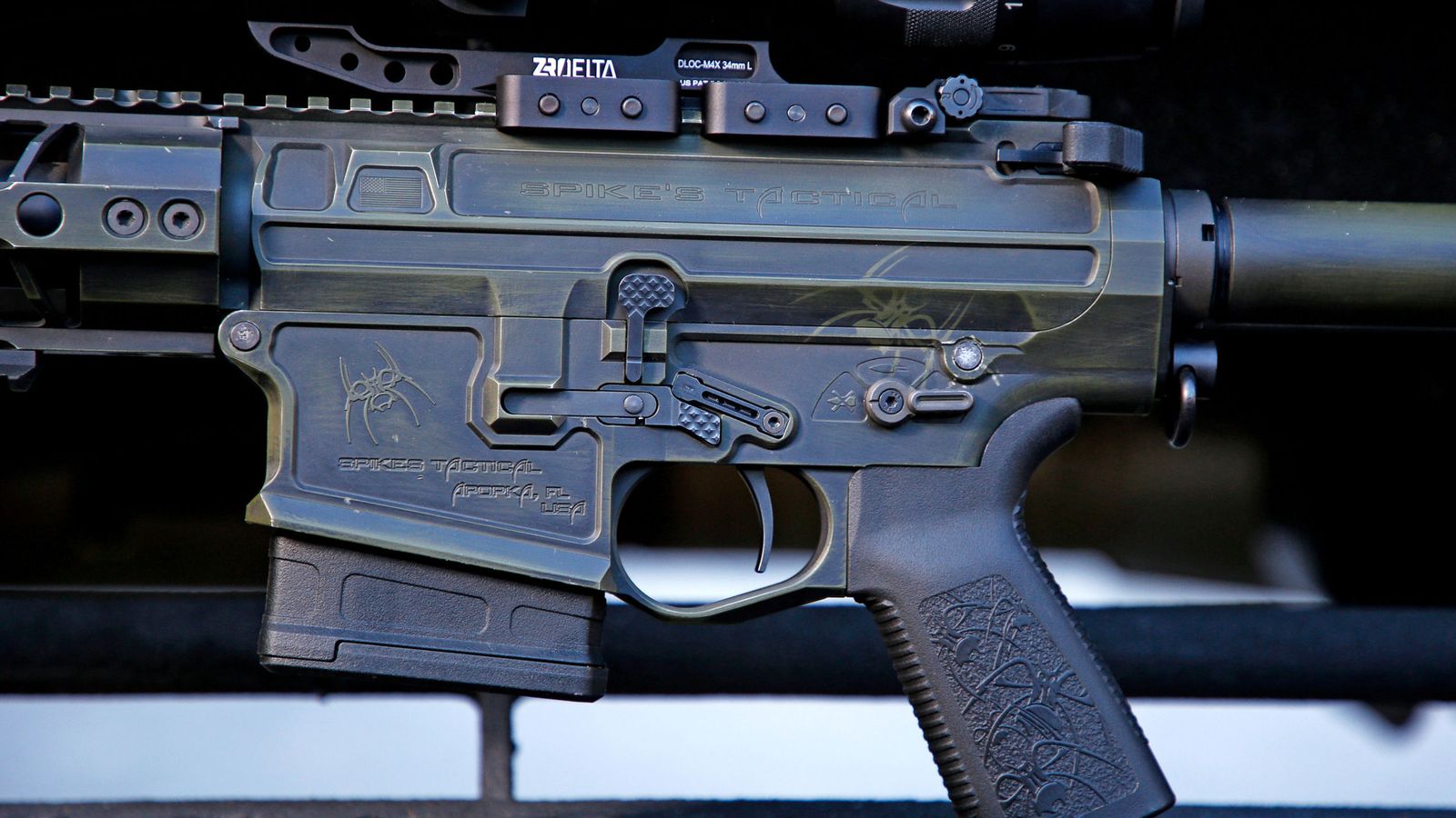 Foto: Las tiendas de armas en Washington no podrán vender rifles de asalto a menores de 21 años (Reuters/Gregg Newton)
