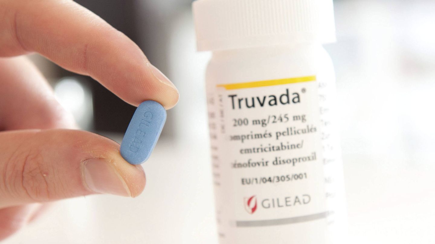 Envase del medicamento Truvada, el primer fármaco para reducir el riesgo de infección por el virus VIH. (EFE)