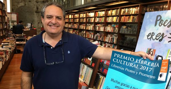 Foto: Jesús Otaola, director de la librería Proteo de Málaga (Agustín Rivera).