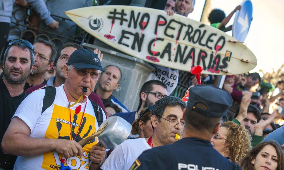 Manifestación contra las prospecciones de petróleo (Reuters)