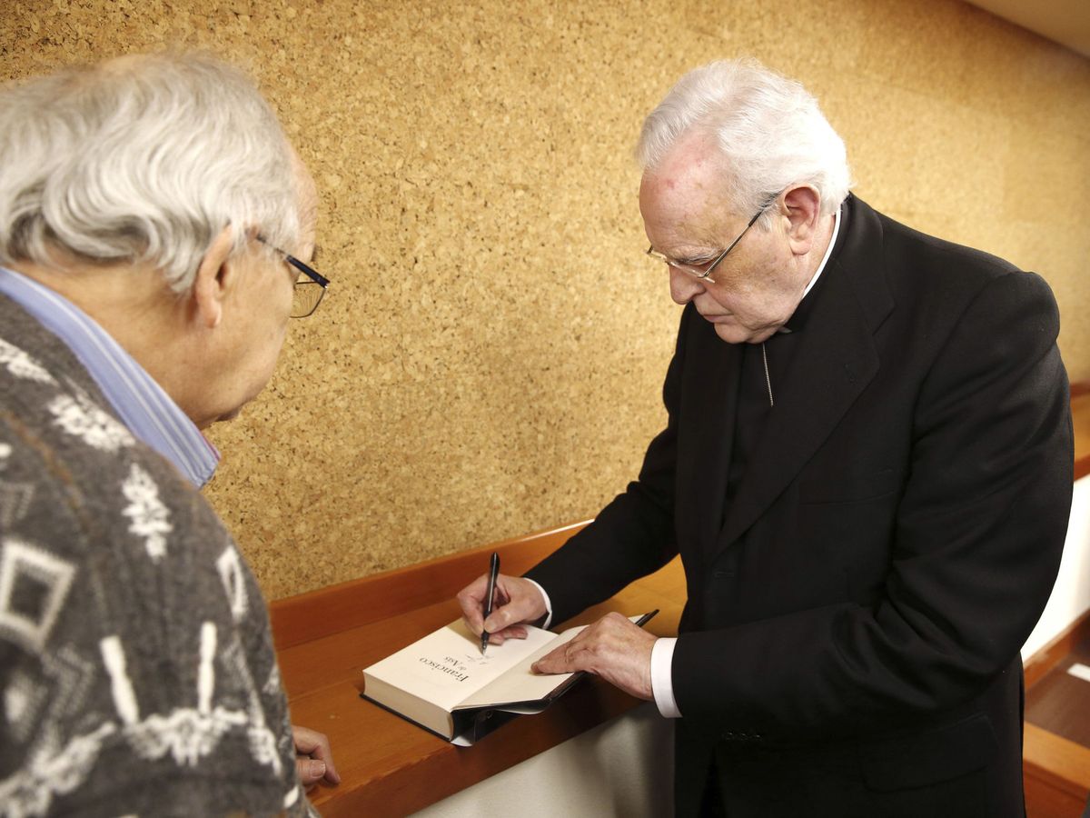 Foto: El cardenal Carlos Amigo (d) en una imagen de archivo. (EFE/Campos)