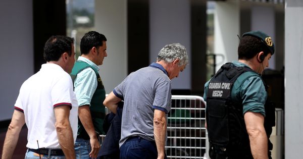 Foto: Ángel María Villar, en el momento de ser detenido. (Reuters)