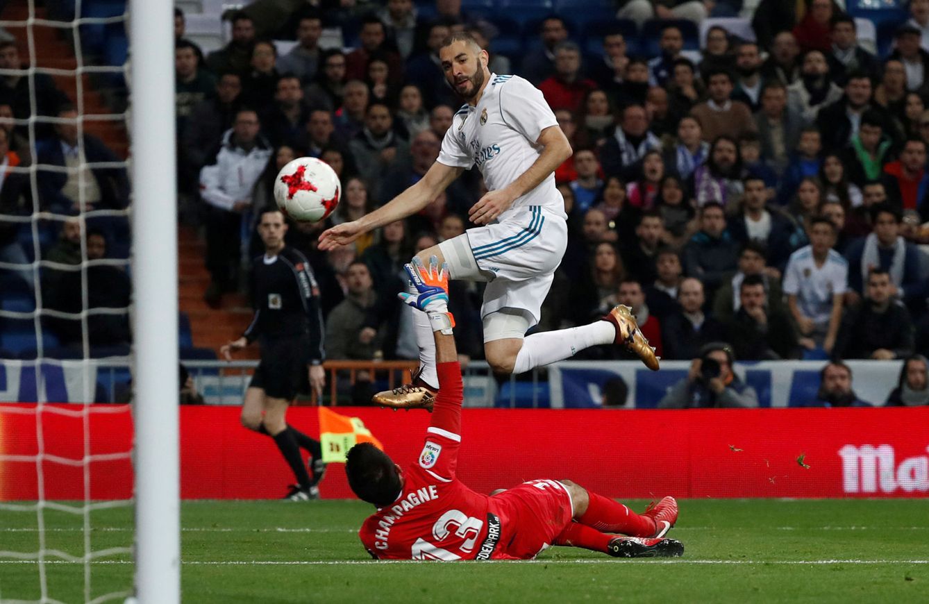 Benzema marcó el gol del Real Madrid. (Reuters)