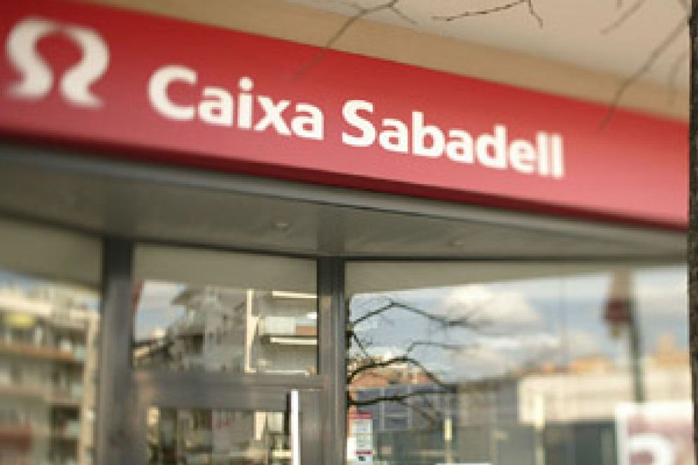 Foto: Fitch rebaja la calificación de las participaciones preferentes de Caixa Sabadell