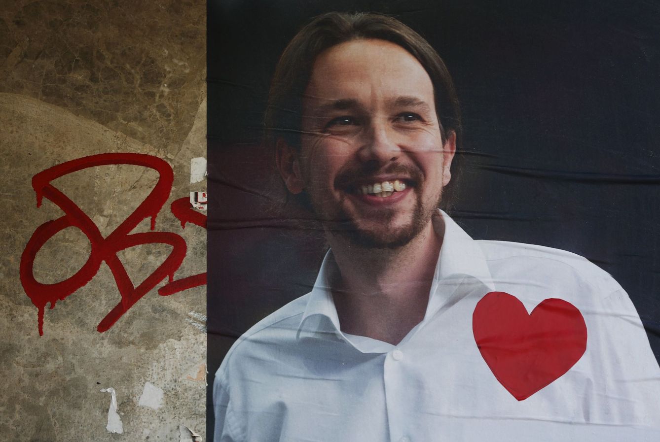 Un cartel de Pablo Iglesias con un corazón rojo. (Reuters)